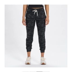 Vuori Performance Jogger, Black Camo